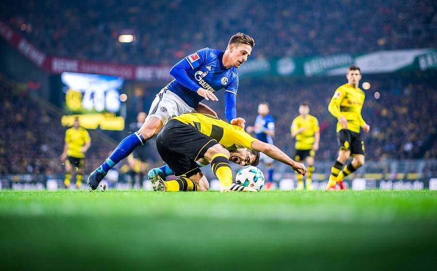  拜仁慕尼黑客场击败霍芬海姆提前锁定半程冠军