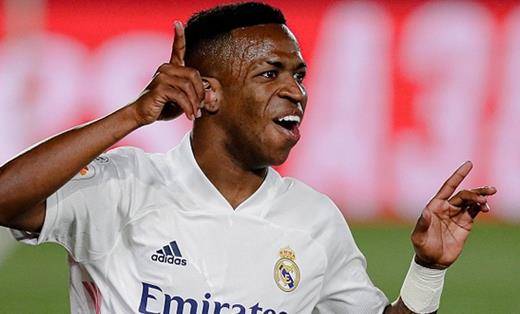  门兴格拉德巴赫逆袭成功，黑马姿态冲击欧冠区  